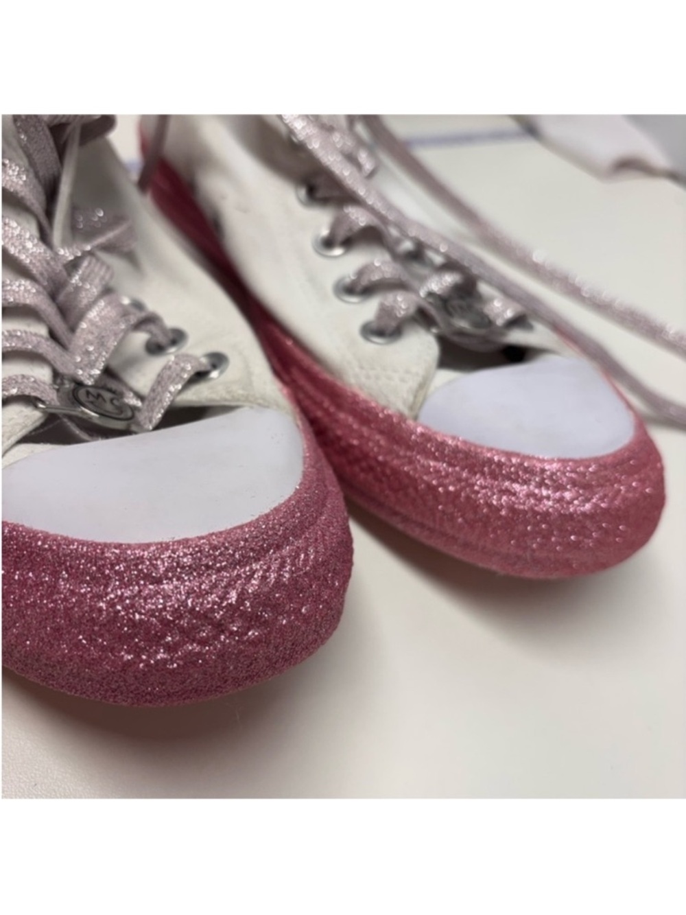 Converse x Miley Cyrus Chuck
Taylor All Star Hi Glitter Woman size 8.5, man 6.5